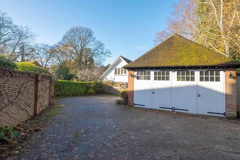 undefined, Knowl Hill, Woking, GU22