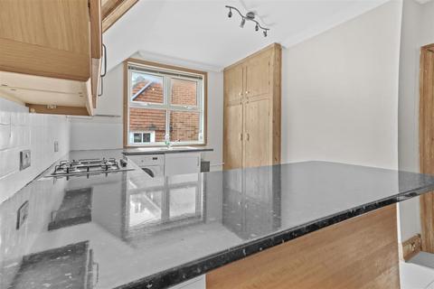2 bedroom house to rent, Old Orchard Road, Eastbourne