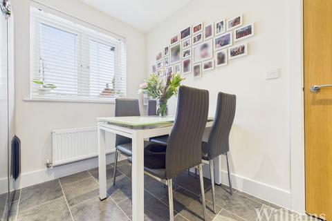 3 bedroom semi-detached house for sale, Lakeland Drive, Aylesbury HP18