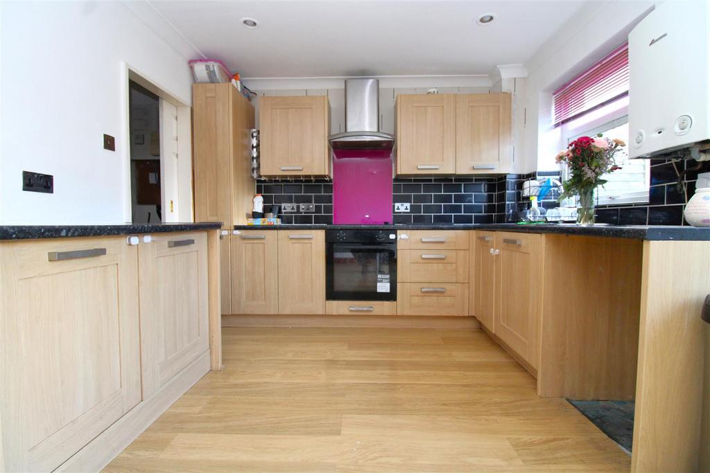 Kitchen 2.JPG