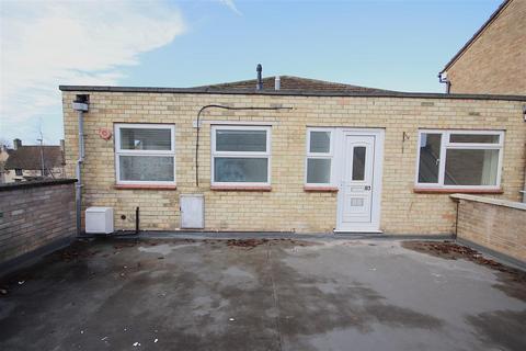 3 bedroom flat to rent, High Street, Cambridge CB22