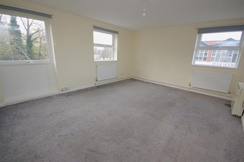 3 bedroom flat to rent, High Street, Cambridge CB22