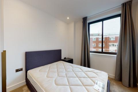 3 bedroom flat to rent, Cremer Street