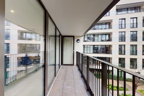 3 bedroom flat to rent, Cremer Street