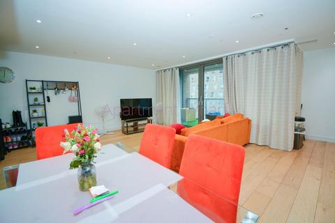1 bedroom in a flat share to rent, Heritage Tower  East Ferry Road    (Canary Wharf), London, E14