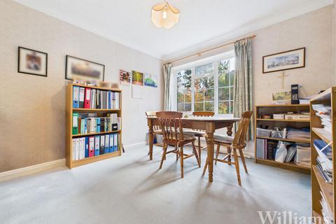 4 bedroom detached house for sale, Webster Road, Aylesbury HP21