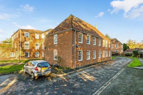 2 bedroom flat for sale, The Close, Salisbury
