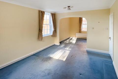 2 bedroom flat for sale, The Close, Salisbury