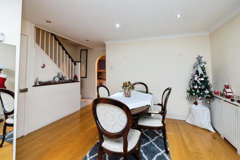 4 bedroom semi-detached house for sale, Warner Road, London SE5
