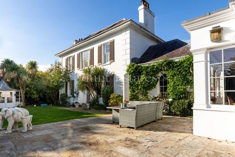 5 bedroom detached house to rent, Le Reve Cache