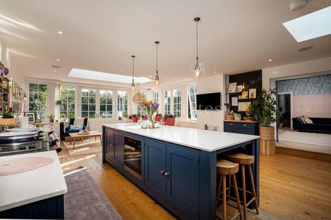 5 bedroom detached house to rent, Le Reve Cache