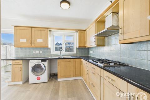 5 bedroom semi-detached house to rent, Roxeth Green Avenue, Harrow, HA2