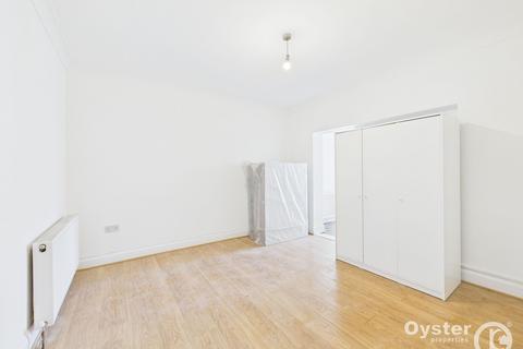 5 bedroom semi-detached house to rent, Roxeth Green Avenue, Harrow, HA2