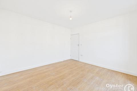 5 bedroom semi-detached house to rent, Roxeth Green Avenue, Harrow, HA2