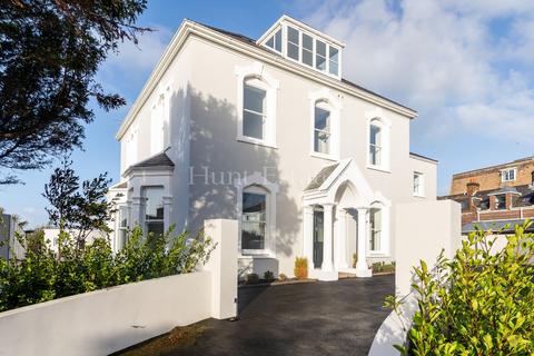 8 bedroom end of terrace house to rent, Sunnyside