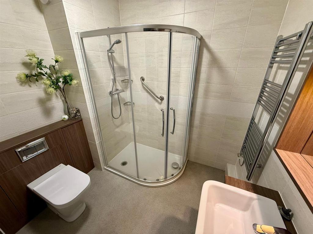 WL33 Shower.jpg