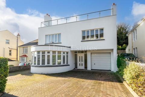 5 bedroom detached house to rent, Falcon House
