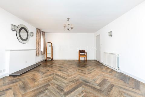 5 bedroom detached house to rent, Falcon House