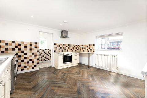 5 bedroom detached house to rent, Falcon House