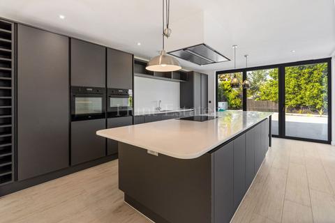 4 bedroom detached house to rent, Pear Tree Cottage
