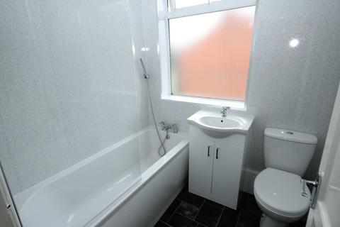 2 bedroom end of terrace house to rent, Duke Street, Goose Green, WN3