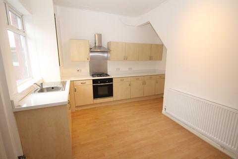 2 bedroom end of terrace house to rent, Duke Street, Goose Green, WN3