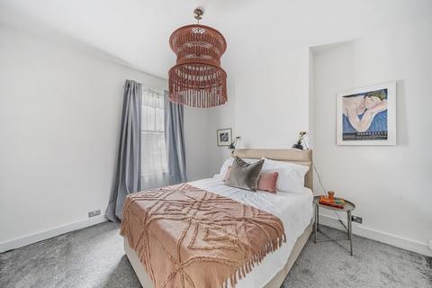 2 bedroom flat to rent, Hartfield Crescent, Wimbledon, SW19