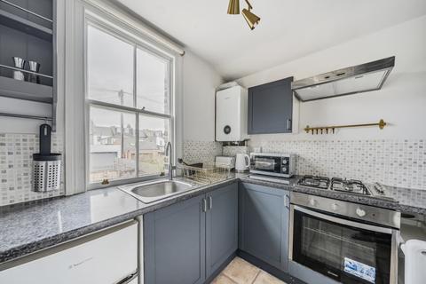 2 bedroom flat to rent, Hartfield Crescent, Wimbledon, SW19