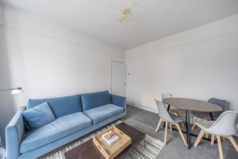 2 bedroom flat to rent, Hartfield Crescent, Wimbledon, SW19