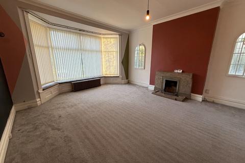 4 bedroom detached house to rent, Moorhead Lane, Shipley, BD18