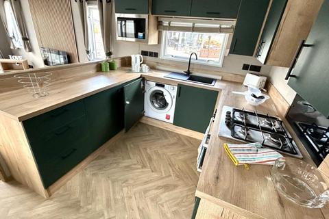2 bedroom park home for sale, Sand le Mere Holiday Park