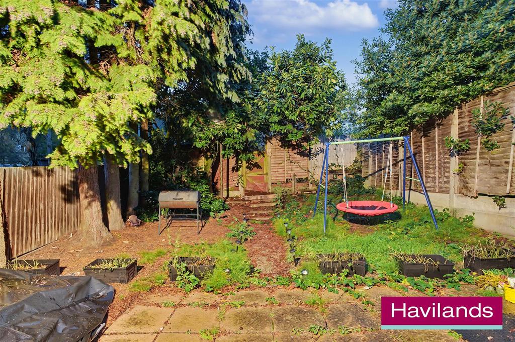 Cowper Gardens N14 4 NP-11.jpg