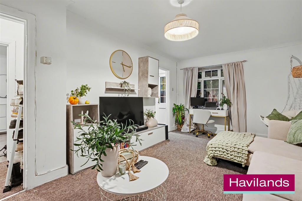 Cowper Gardens N14 4 NP-9.jpg