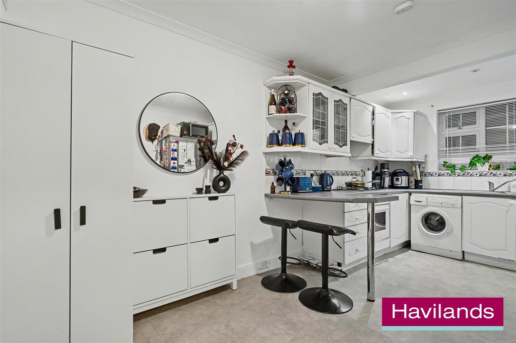 Cowper Gardens N14 4 NP-4.jpg
