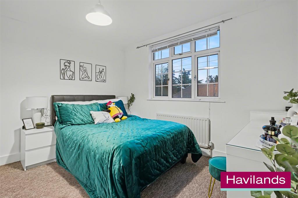 Cowper Gardens N14 4 NP-1.jpg