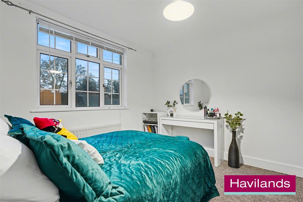 Cowper Gardens N14 4 NP-2.jpg