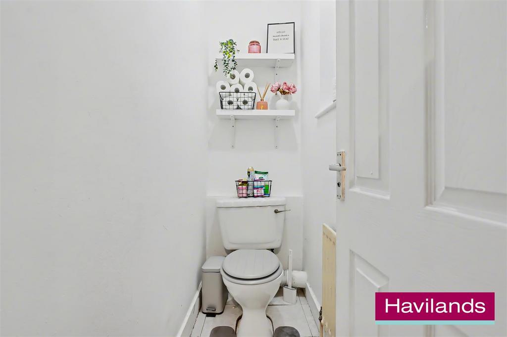 Cowper Gardens N14 4 NP-3.jpg