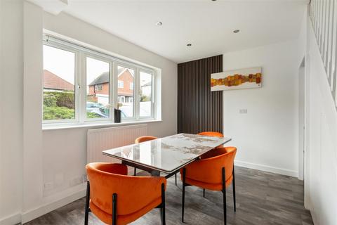 undefined, Johns Lane, Morden SM4
