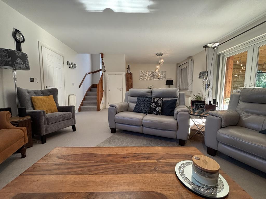 Living room (fourth image)