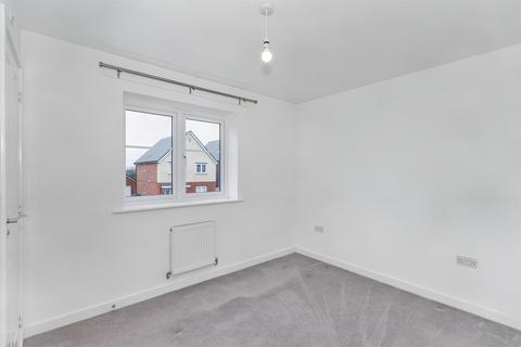 3 bedroom semi-detached house to rent, Northampton NN4