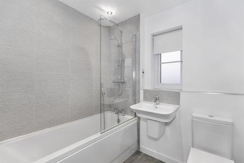 3 bedroom semi-detached house to rent, Northampton NN4