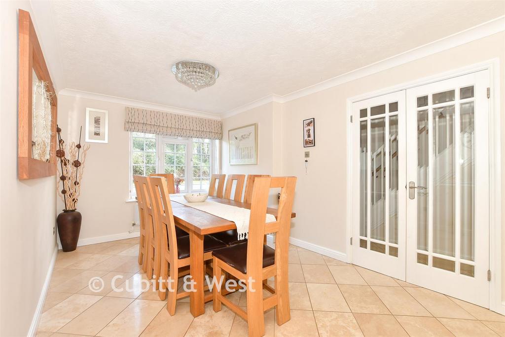 Kitchen/ Dining Room