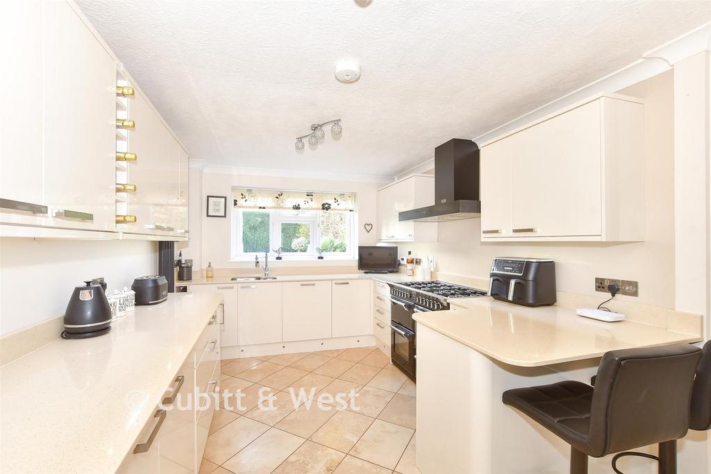 Kitchen/ Dining Room 1