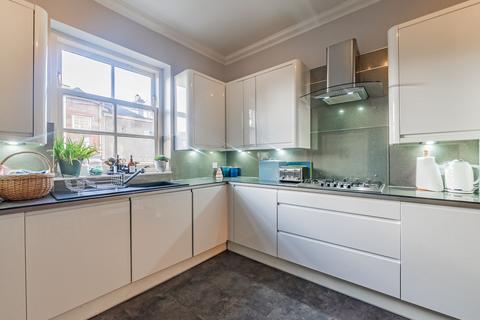 4 bedroom terraced house for sale, 7 Glennan Gardens, Helensburgh, G84 8XT