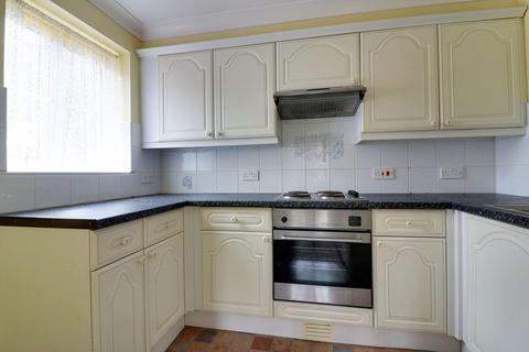 2 bedroom flat to rent, Station Road, Hayling Island PO11