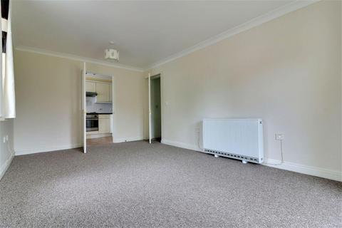 2 bedroom flat to rent, Station Road, Hayling Island PO11