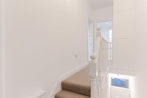 2 bedroom flat to rent, Elmer Road, London, SE6