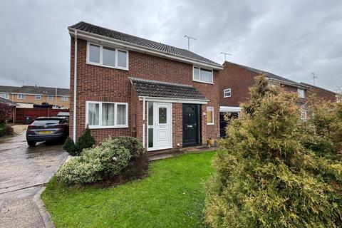 2 bedroom semi-detached house to rent, Leslie Close, Freshbrook, Swindon, SN5
