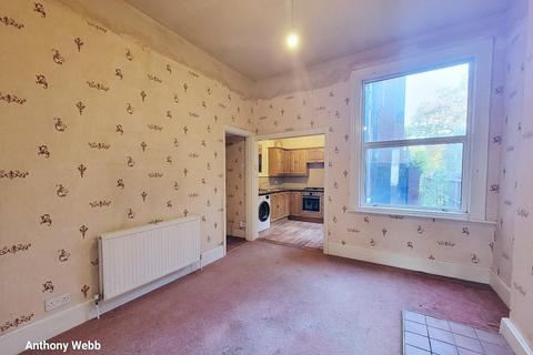 1 bedroom flat for sale, Osborne Road, Palmers Green, N13
