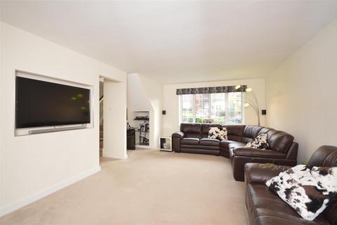 undefined, Geralds Grove, Banstead